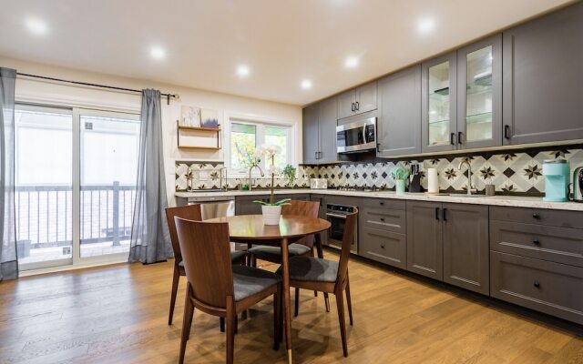 Cheerful 3 bedroom w/ indoor fireplace in Toronto - 02 free parking