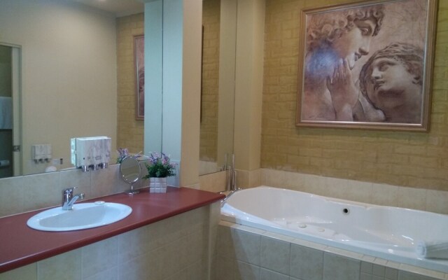 Madison Spa Motel - Adults Only