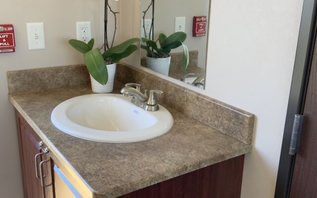 Karbani Inn & Suites