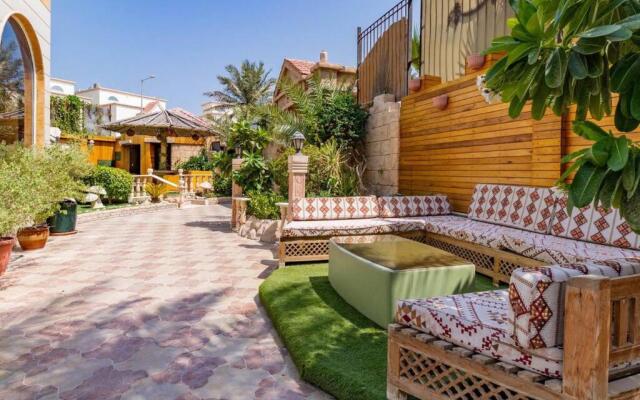 Cheerful 5-Bedroom Villa with Pool