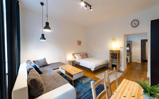 Cozy Apartment With Private Garden