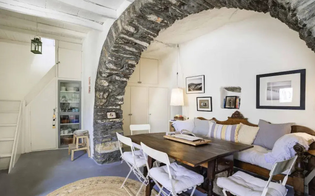 Tinos Experience the House