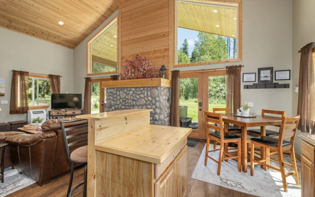 Nature Acres 1 Bedroom Home by NW Comfy Cabins