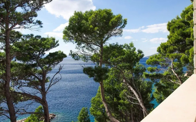 Anka - Amazing Location - SA6