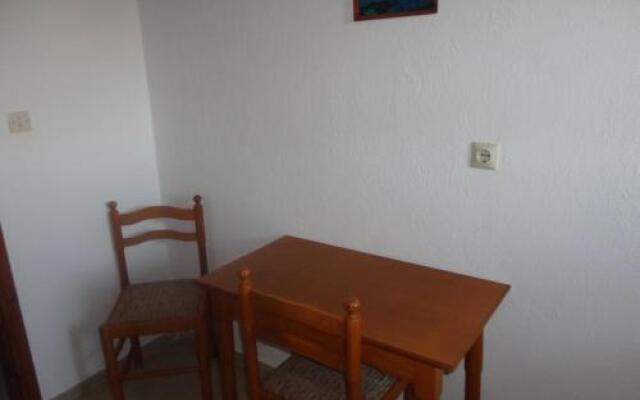 Chris Apartments