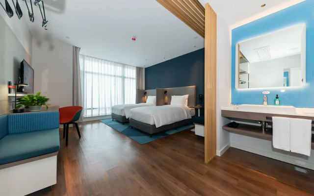 Holiday Inn Express Shanghai Tangzhen by IHG