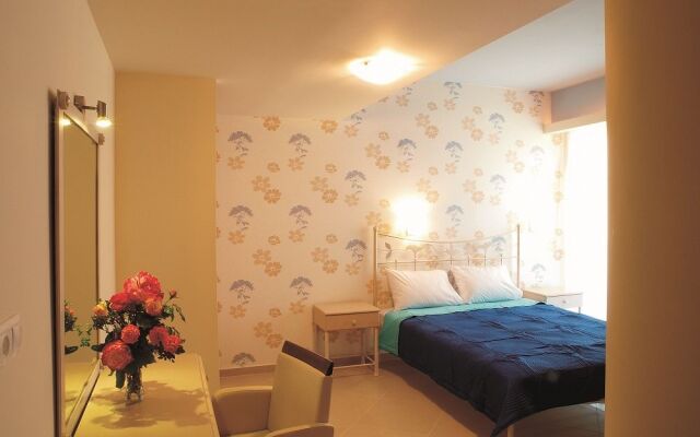 Niriides Beach Hotel