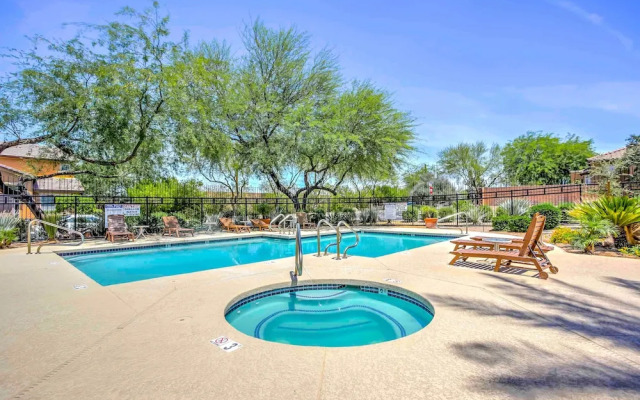 Beautiful Phoenix Home: Private Yard, Pool Access!