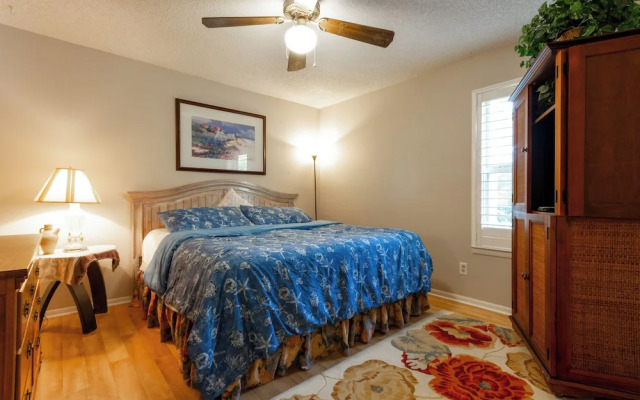 Quiet Condo ~ 10 Mi to Dtwn Pensacola