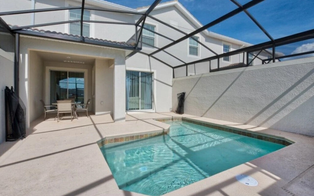 New 4 bedroom villa. Great location