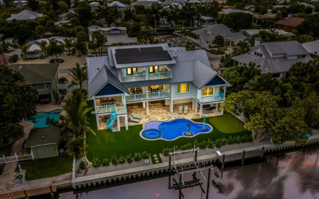 Snook Lookout - 211 Oak Ave