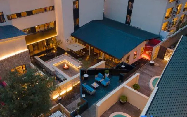 Qinghe Courtyard · Jiuzhaigou | QINGHE Hot Spring - Luxury Private Hot Spring Villa – Outside – Ngawa