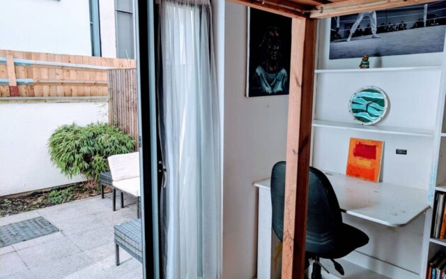 2 Bedroom North Kensington Apartment With Courtyard