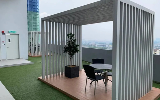 Symphony Tower Studio # 3 ( With Balcony )