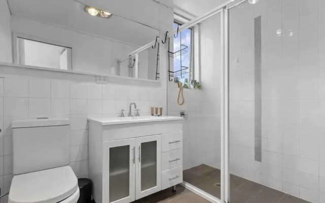 Spacious 3-bed Townhouse With Courtyard