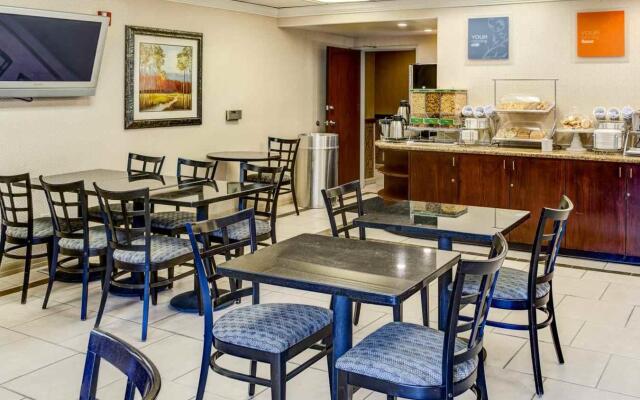 Comfort Suites Near Six Flags Magic Mountain