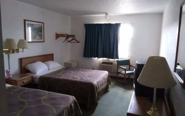 Capital O Amerihost Inn and Suites Kingdom City Hwy 54 MO