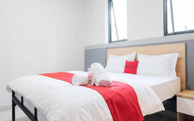 RedDoorz Near Mall Taman Anggrek