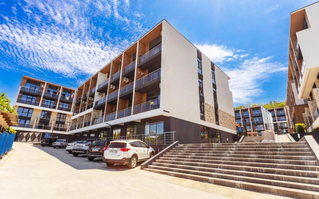 Orange Apart Marine Quarter