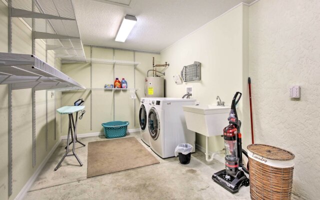 Rainbow River Oasis w/ Kayaks + Furnished Sunroom!