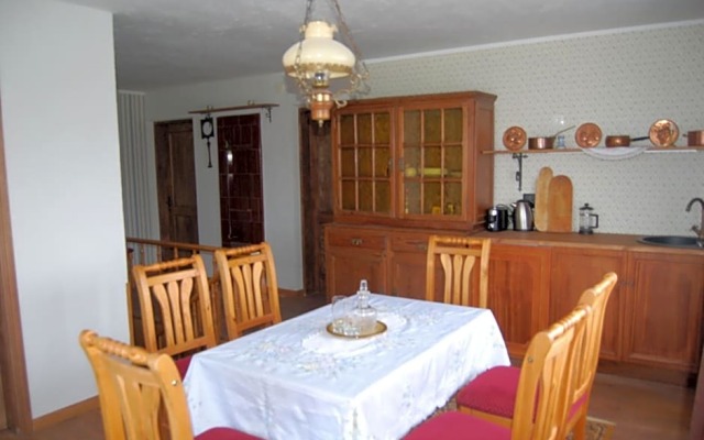 Kraavi Guest Hostel
