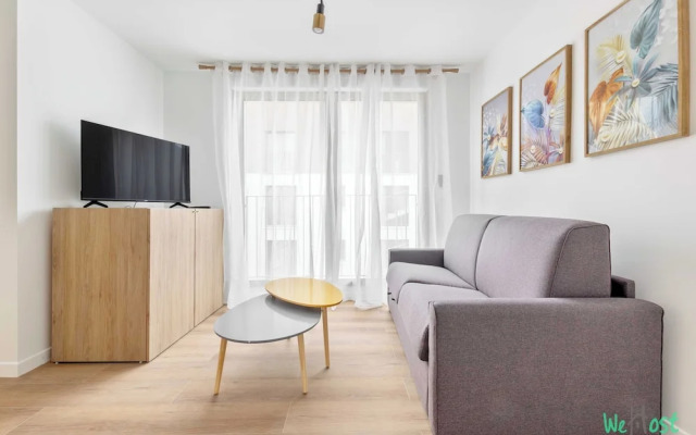 Apartment With Balcony in Paris