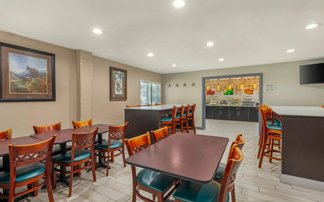 Quality Inn & Suites Plano East - Richardson