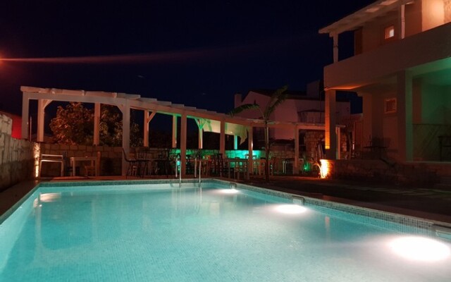 Alacati Londia Hotel