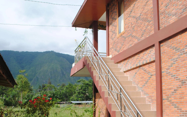 Toba Village Inn