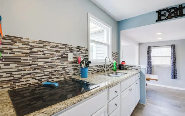 Dock & Furnished Deck: Lakefront Gravois Mills Gem