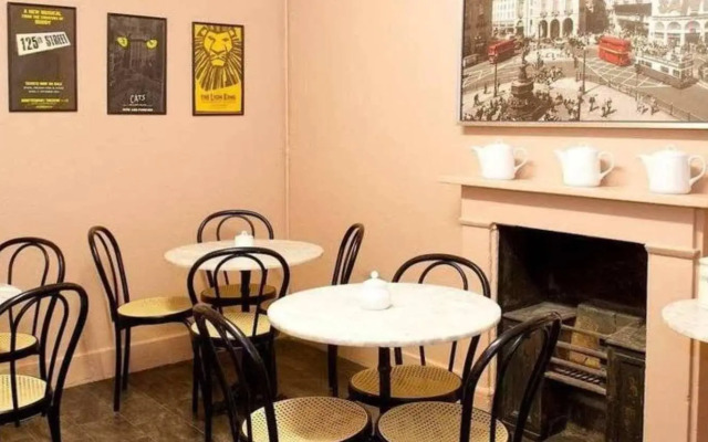 Curzon House Hotel - Hostel