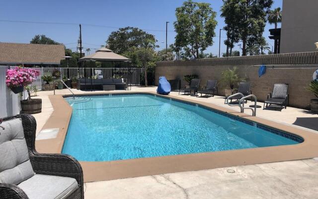 Westward Wagon Inn Theme Park Entrance