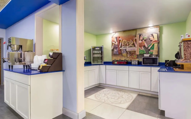 1 Life Studio and Suites