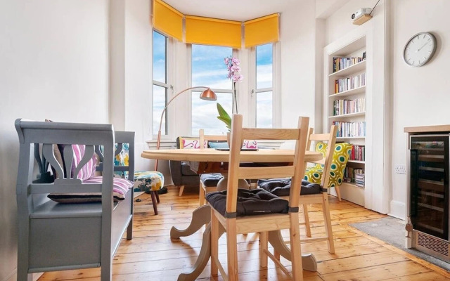 Bright Spacious and Luxurious Central Apartment