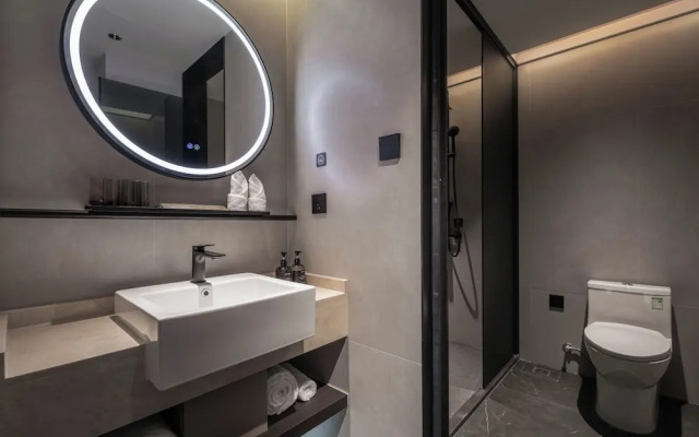 Cnhol Radient Hotel