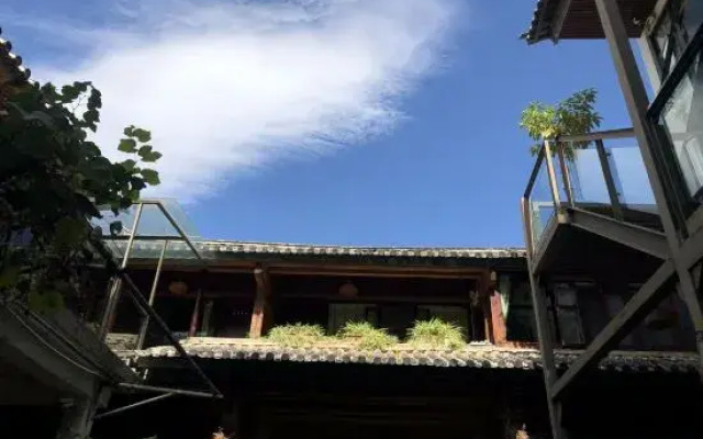 Dali Shuanglang Scenic Area Gongjiang Island Seaview Inn