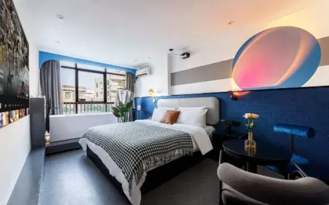 Banana FUN Hotel