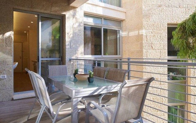 Quiet with Terrasse in City Center by FeelHome