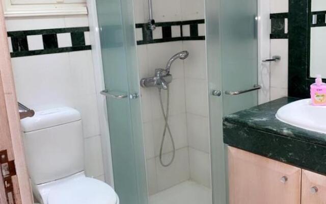 Larnaca Room, 50m to the Finikoudes beach
