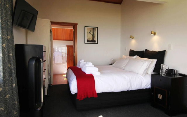 Te Puru Beach Lodge