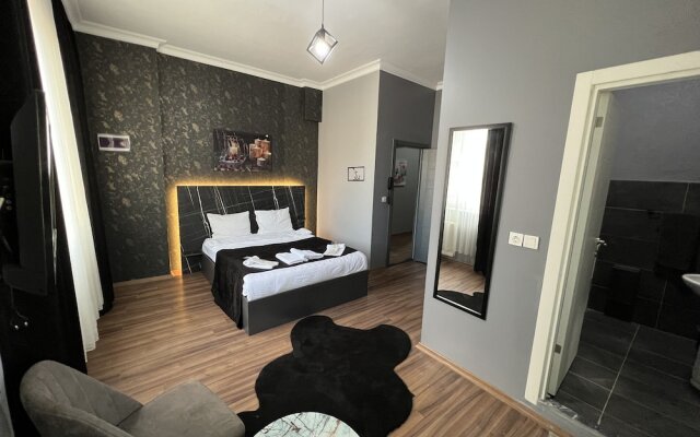 Lions Suit Hotel