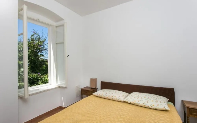 Apartment Tranquilo- Two Bedroom Apartment With Garden View