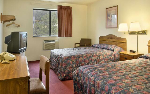 Super 8 By Wyndham Butler