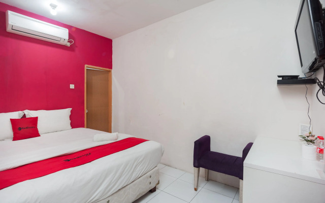 RedDoorz Plus near Mall Kelapa Gading