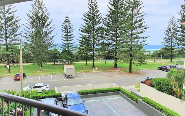 Burleigh Esplanade Beachfront Apartments
