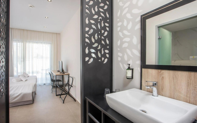 Aiora Aqua Resort