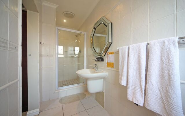 Savoy Lodge Cape Town