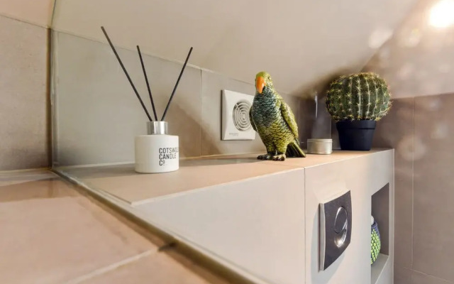 Stylish Family Home Close To Ealing Common
