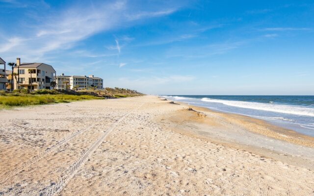 Spinnakers Reach by Vtrips