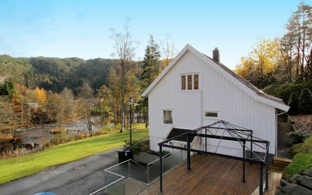 8 Person Holiday Home In Lindesnes